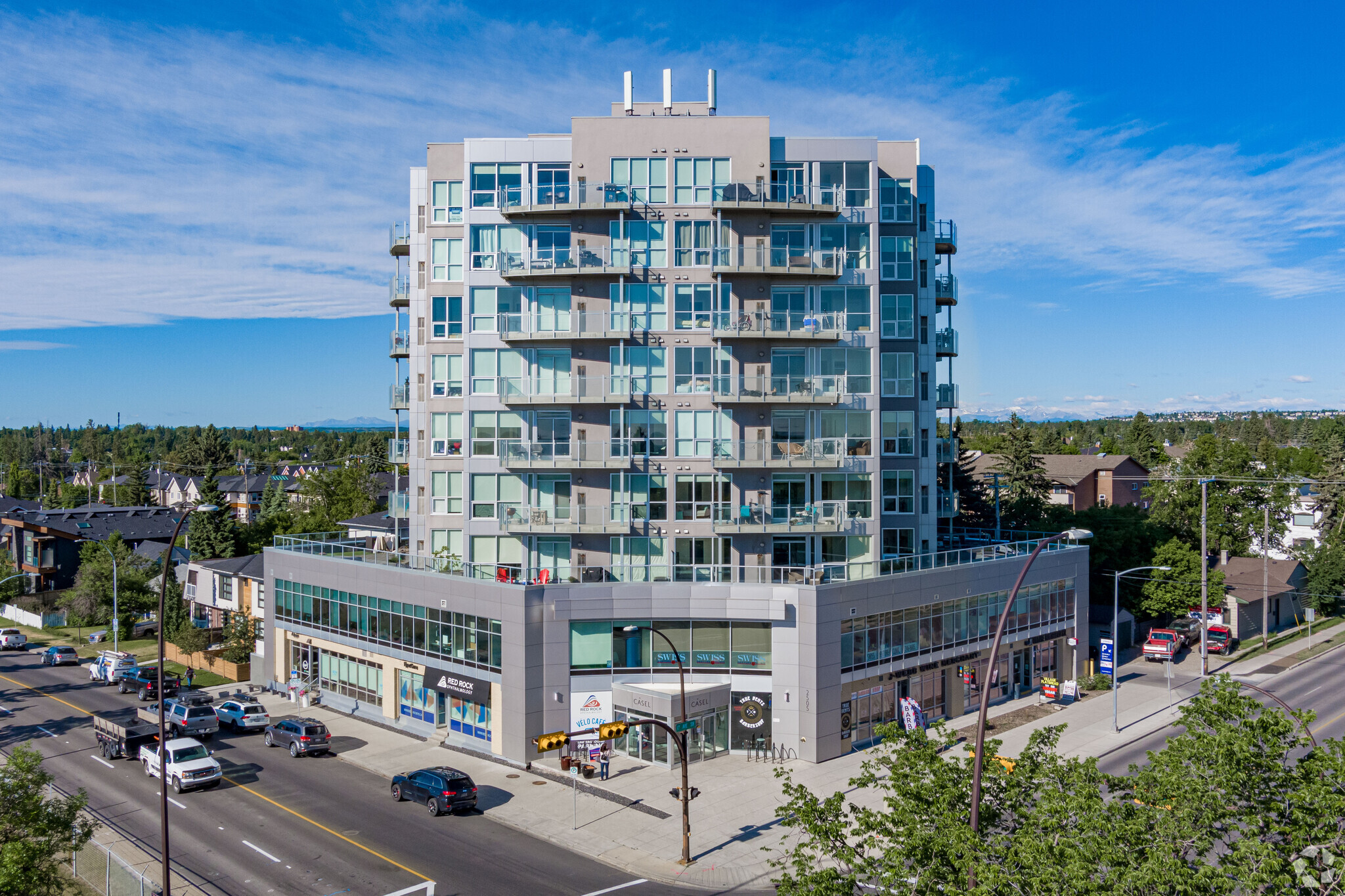 2505 17th Ave SW, Calgary, AB à vendre Photo principale– Image 1 sur 9