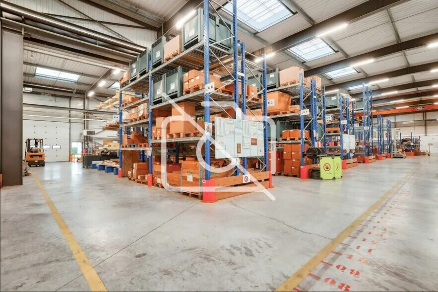 Industriel/Logistique dans Croissy-Beaubourg à louer - Photo de l’immeuble – Image 2 sur 9