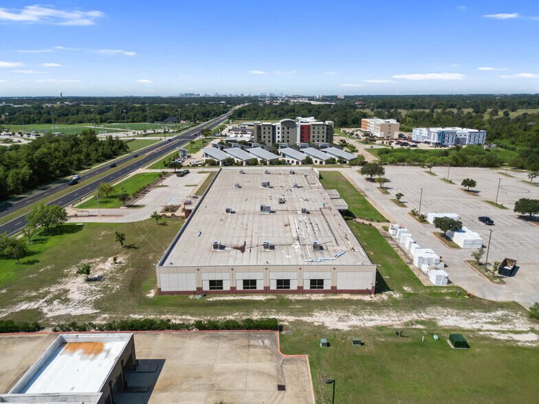 3101 University Dr E, Bryan, TX à louer - Photo de l’immeuble – Image 3 sur 26