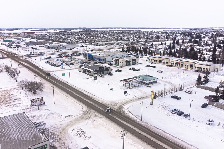 2602 50 Av, Lloydminster, AB à vendre - Photo de l’immeuble – Image 2 sur 64