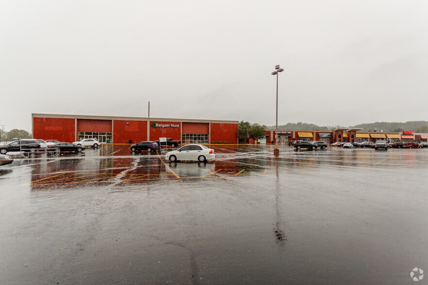 668 N Riverside Dr, Clarksville, TN à louer - Photo principale – Image 1 sur 6