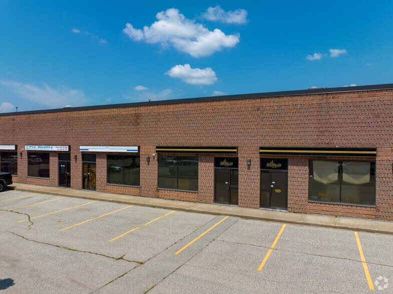 1734-1736 Orangebrook Ct, Pickering, ON à louer - Photo de l’immeuble – Image 3 sur 4