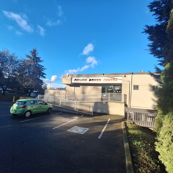 1585 Bowen Rd, Nanaimo, BC à louer - Photo de l’immeuble – Image 1 sur 1