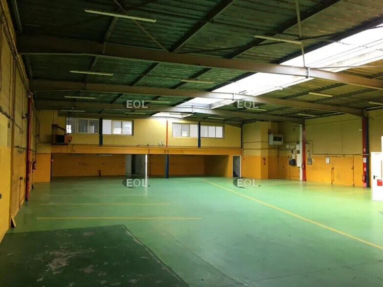 Local d’activités dans Montreuil à louer - Photo de l’immeuble – Image 3 sur 6