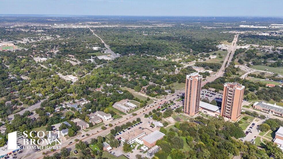 415 University Drive, Denton, TX à vendre - Photo de l’immeuble – Image 2 sur 11