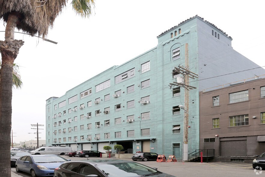1300 Factory Pl, Los Angeles, CA à louer - Photo de l’immeuble – Image 1 sur 5