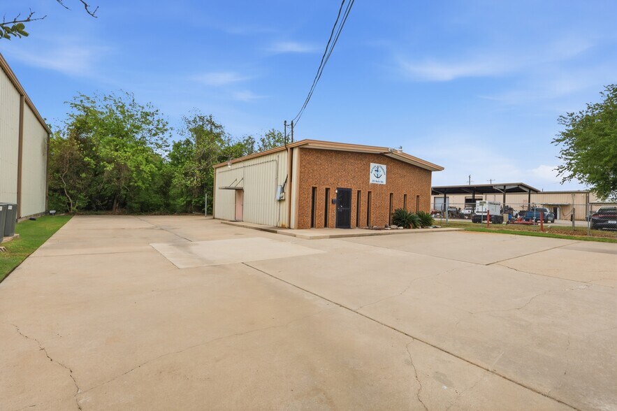212 N 16th St, La Porte, TX à vendre - Photo de l’immeuble – Image 3 sur 28