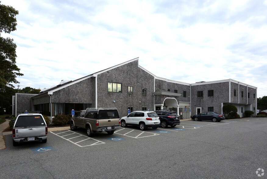 700 Attucks Ln, Hyannis, MA à vendre - Photo principale – Image 1 sur 64