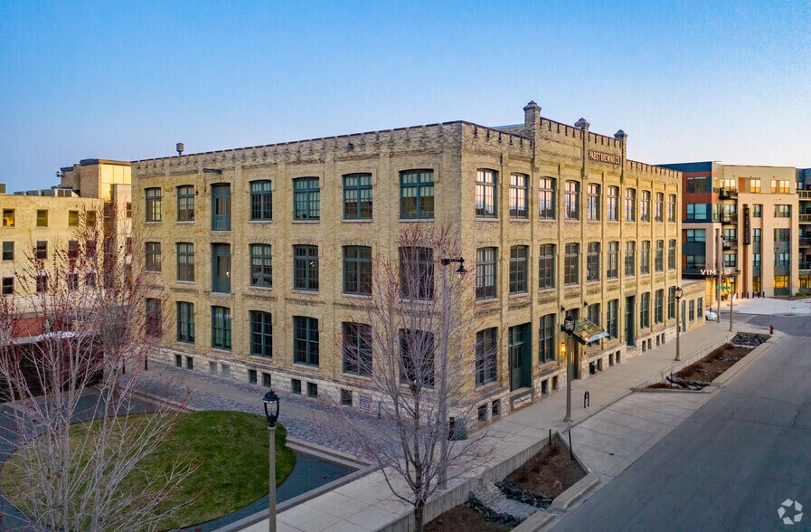 1259 S 10th St, Milwaukee, WI à louer - Photo de l’immeuble – Image 1 sur 2