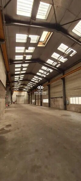 Local d’activités dans Gruchet-le-Valasse à louer - Photo de l’immeuble – Image 2 sur 4