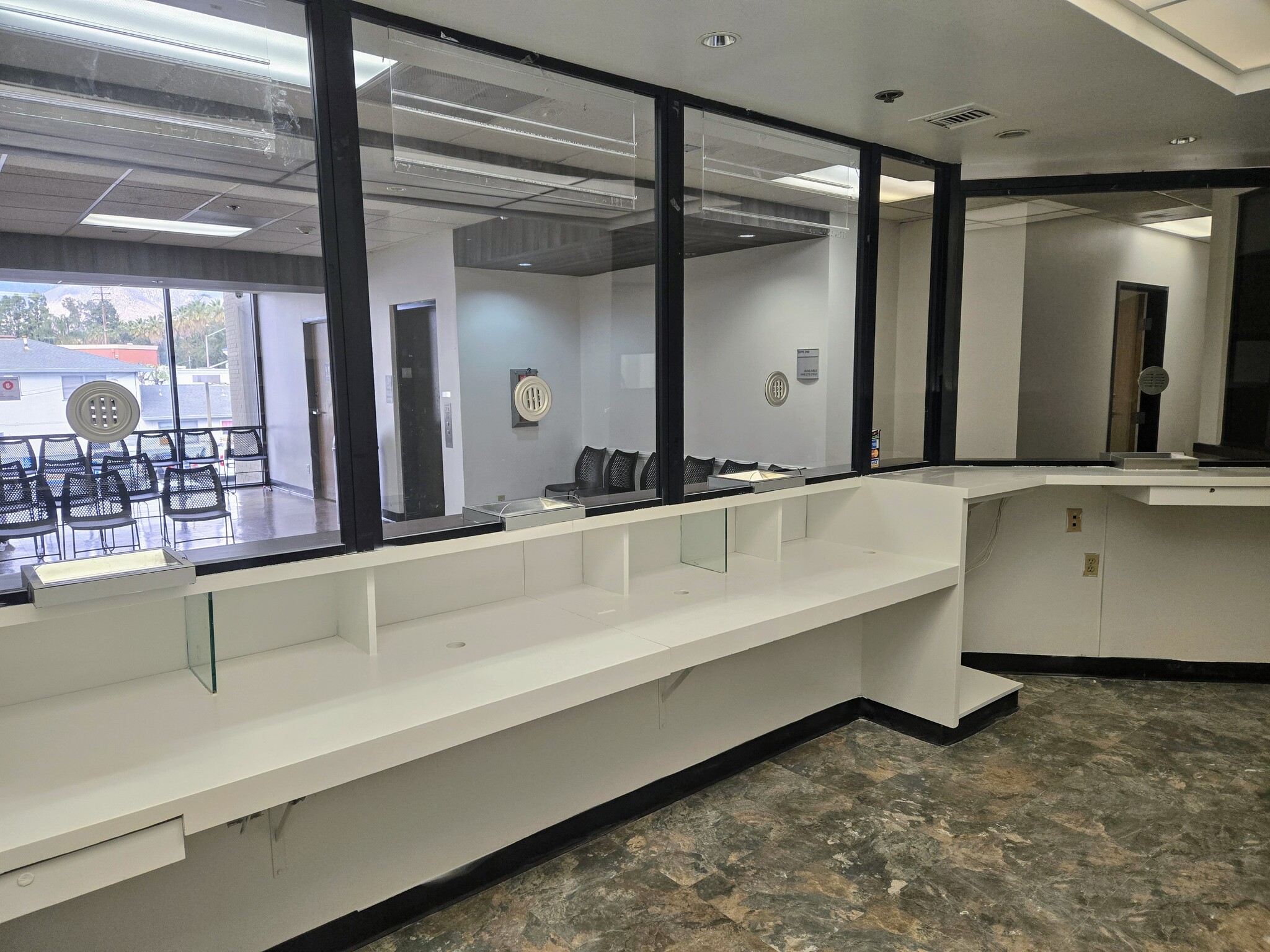 2150 N Waterman Ave, San Bernardino, CA à louer Photo intérieure– Image 1 sur 21
