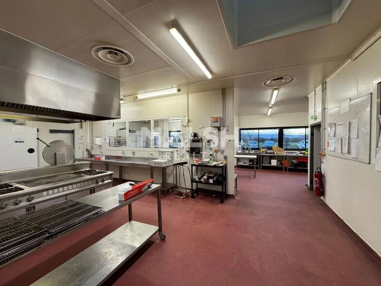 Local commercial dans Montrond-les-Bains à louer - Photo intérieure – Image 2 sur 11