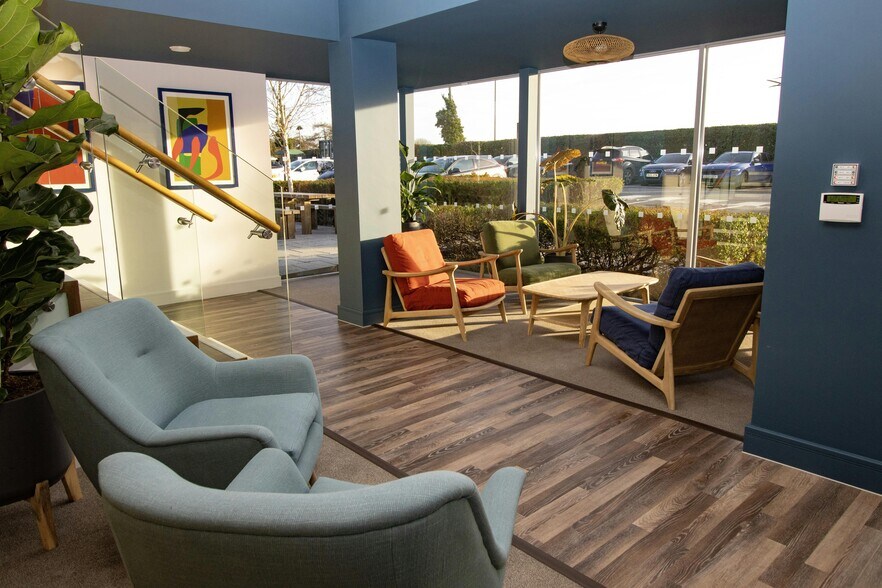 Oxford Rd, Stokenchurch à louer - Photo de l’immeuble – Image 2 sur 9