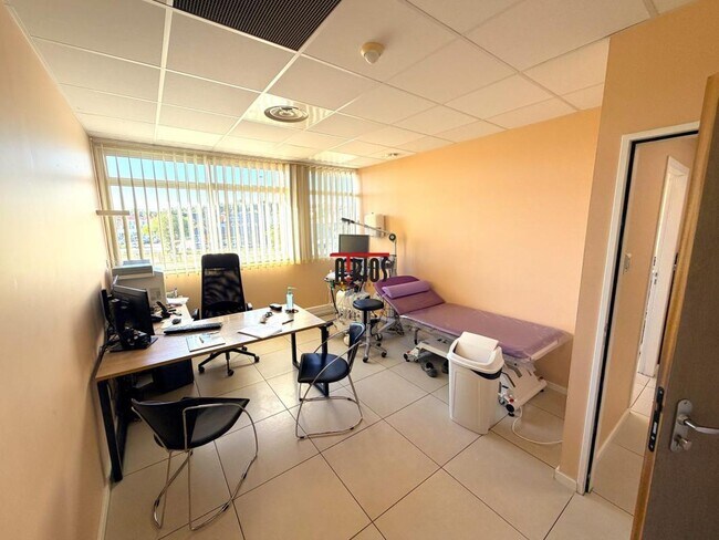 Plus de détails pour Bureau à vendre