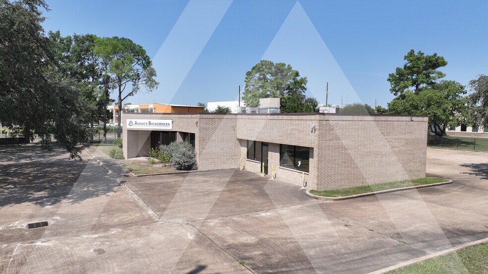 9770 W Little York Rd, Houston, TX à vendre - Photo de l’immeuble – Image 2 sur 21