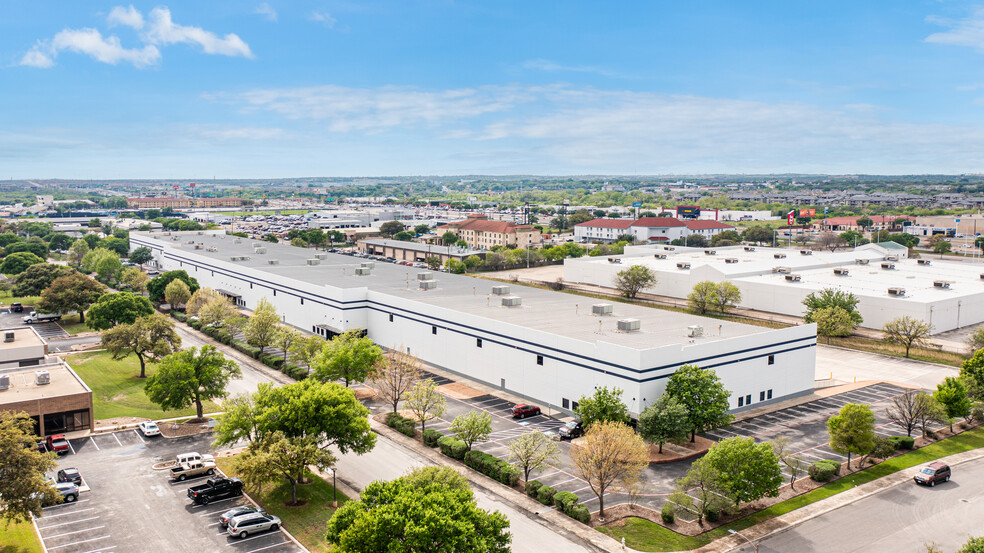 1803 Grandstand Dr, San Antonio, TX à louer - Photo de l’immeuble – Image 3 sur 10