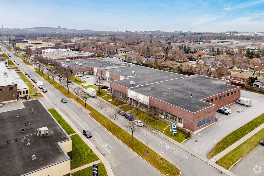 460-500 Boul Montpellier, Montréal, QC à louer - Aérien – Image 3 sur 7