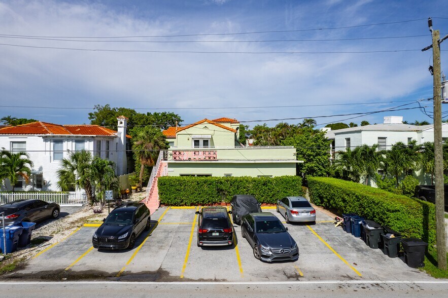 2822 Pine Tree Dr, Miami Beach, FL à vendre - Photo principale – Image 1 sur 34