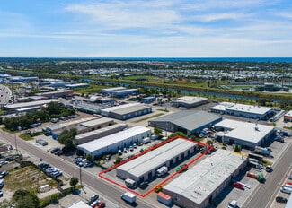 Plus de détails pour 306 Warfield Ave, Venice, FL - Industriel/Logistique à louer