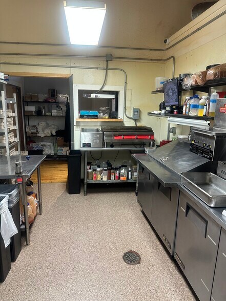 108 E 6th St, Bloomington, IN à louer - Photo intérieure – Image 3 sur 7