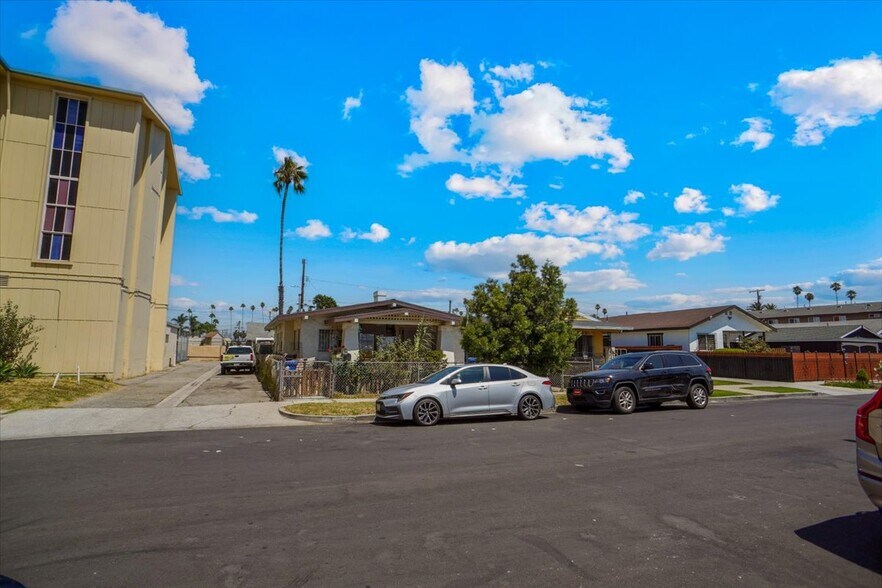 1739 W 53rd St, Los Angeles, CA à vendre - Photo de l’immeuble – Image 3 sur 11