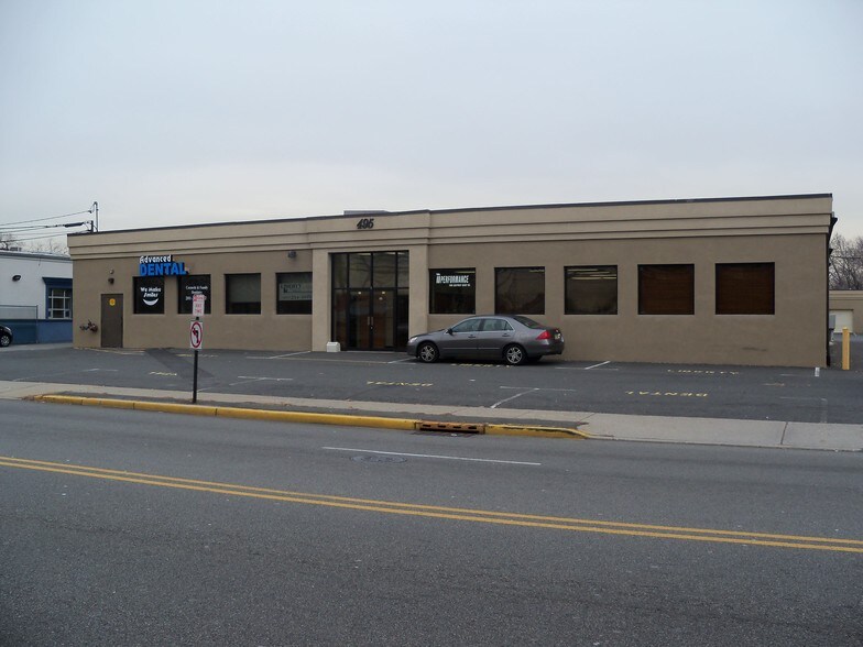 495 Mola Blvd, Elmwood Park, NJ à louer - Photo de l’immeuble – Image 1 sur 12