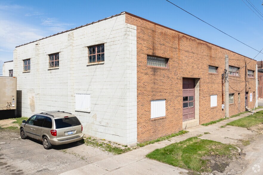 Church St and Dean St Properties portefeuille de 3 biens à vendre sur LoopNet.fr - Photo principale – Image 2 sur 2