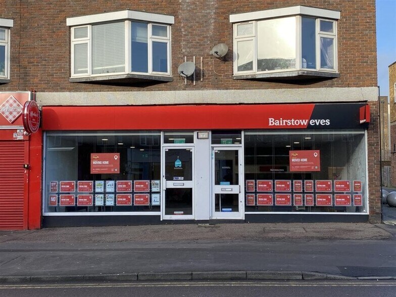 252c High Rd, Loughton à louer - Photo de l’immeuble – Image 1 sur 2