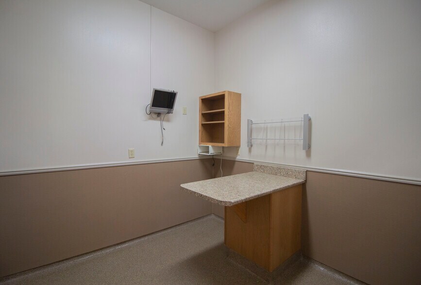 32251 E Red Arrow Hwy, Paw Paw, MI à vendre - Photo intérieure – Image 3 sur 17