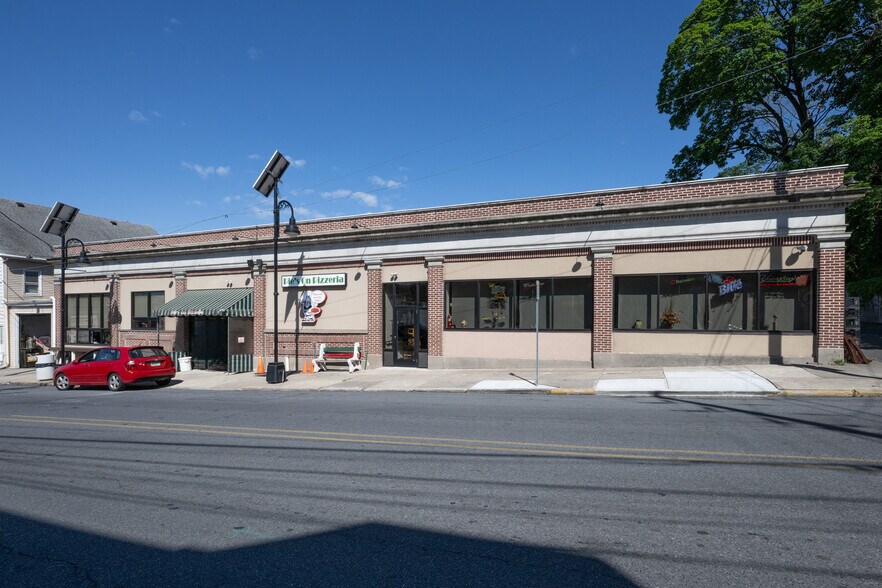 601 Front St, Catasauqua, PA à vendre - Photo de l’immeuble – Image 1 sur 27