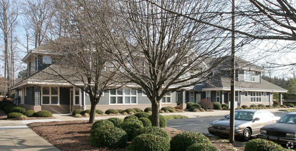 3400 Croasdaile Dr, Durham, NC à louer - Photo de l’immeuble – Image 3 sur 10