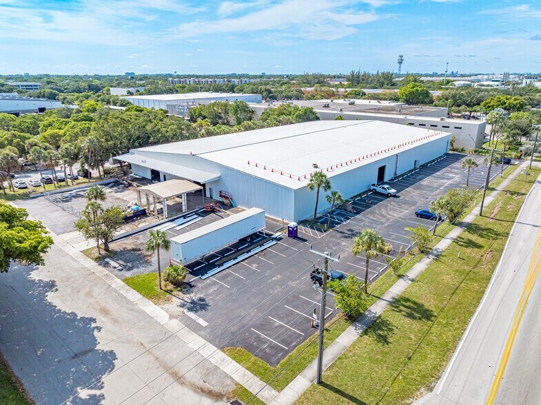 198 Lock Rd, Deerfield Beach, FL à louer - Photo de l’immeuble – Image 3 sur 40