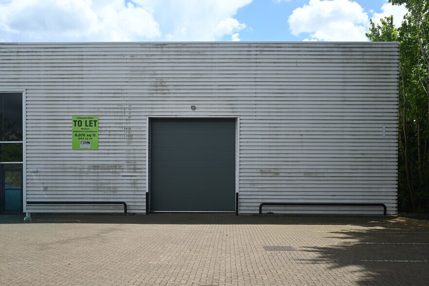 Snowdon Dr, Milton Keynes à louer - Photo de l’immeuble – Image 3 sur 5