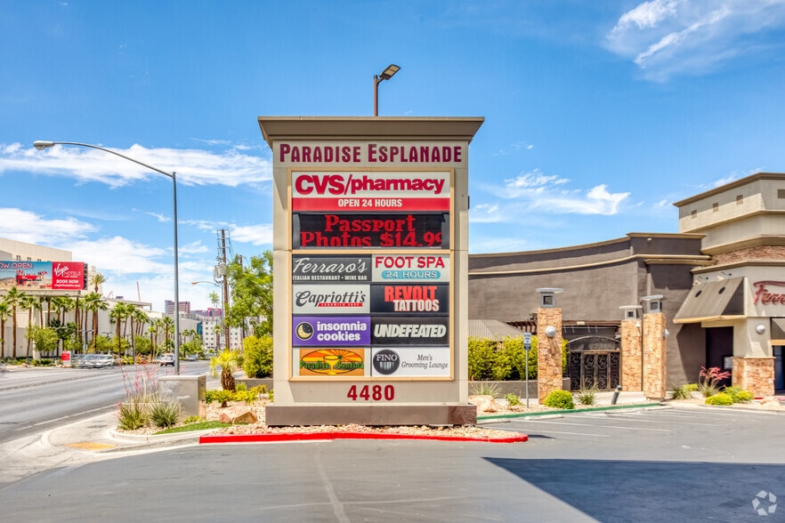 4480 Paradise Rd, Las Vegas, NV à louer - Photo de l’immeuble – Image 3 sur 43