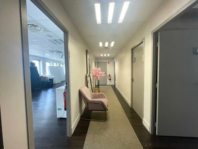 Bureau dans Villeurbanne à louer - Photo de l’immeuble – Image 3 sur 4