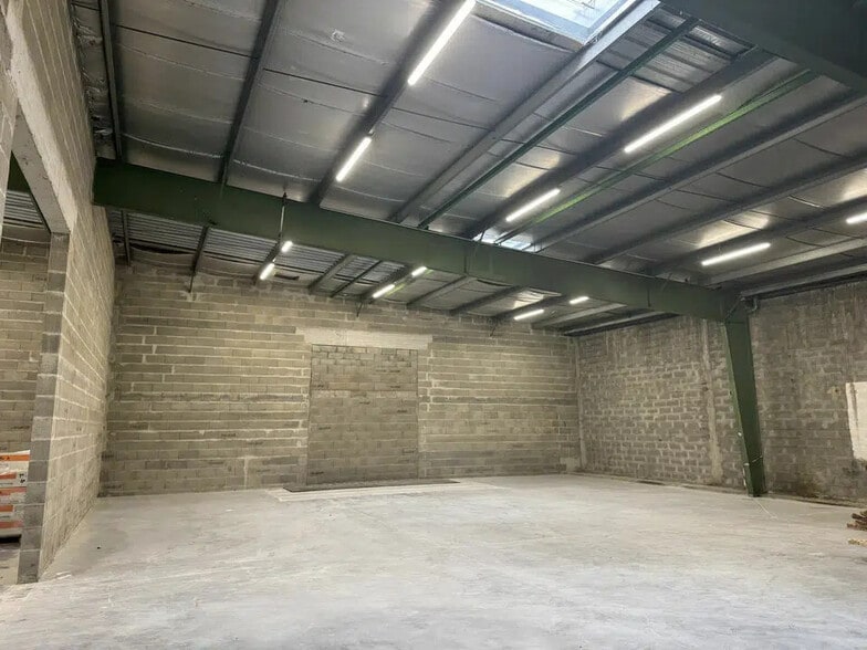 Local d’activités dans Genas à louer - Photo intérieure – Image 3 sur 7