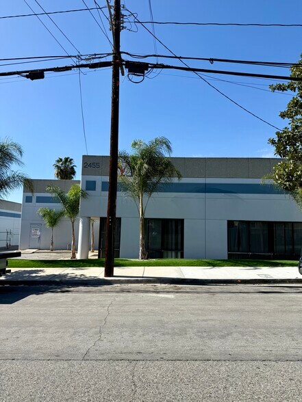 2455 Lewis Ave, Signal Hill, CA à vendre - Photo de l’immeuble – Image 2 sur 12