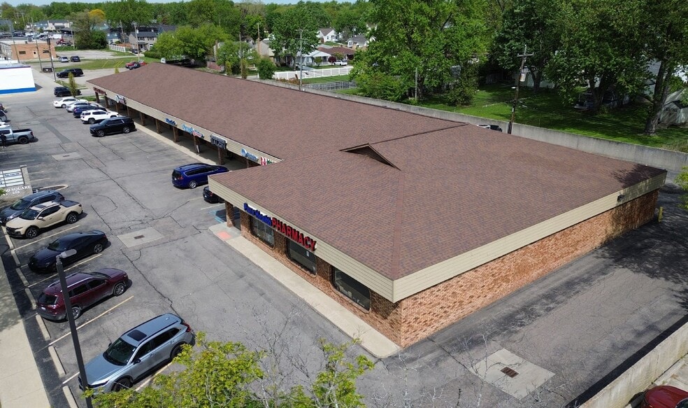 560-650 W 14 Mile Rd, Clawson, MI à louer - Aérien – Image 2 sur 6