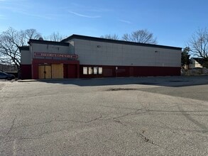 3328-3340 Hillside Ave, New Hyde Park, NY à louer Photo de l’immeuble– Image 1 sur 3