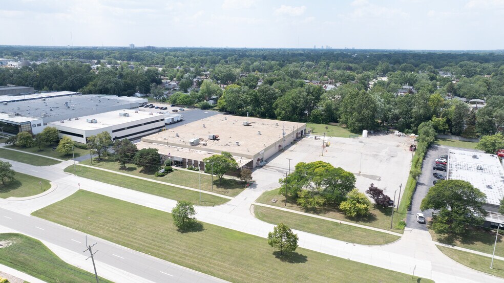 29555 Stephenson Hwy, Madison Heights, MI à vendre - Photo de l’immeuble – Image 1 sur 4
