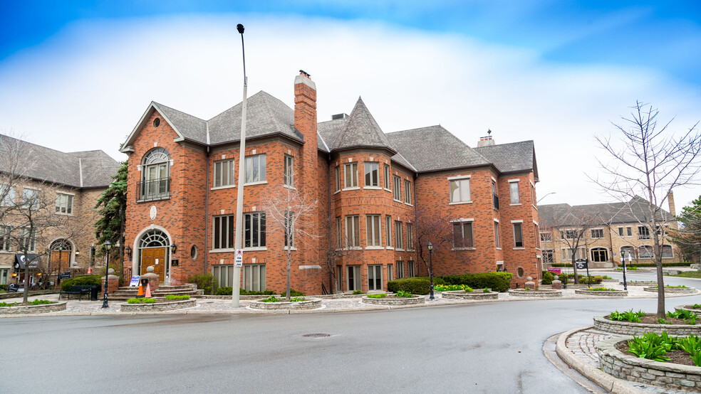 55-57 Village Centre Pl, Mississauga, ON à louer - Photo de l’immeuble – Image 2 sur 3