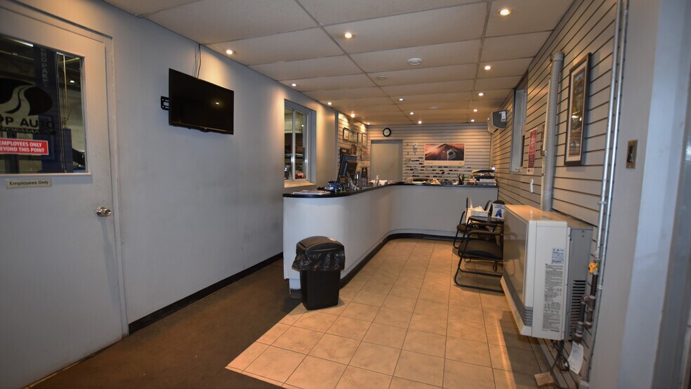 39 Cleopatra Dr, Nepean, ON à vendre - Photo intérieure – Image 3 sur 22