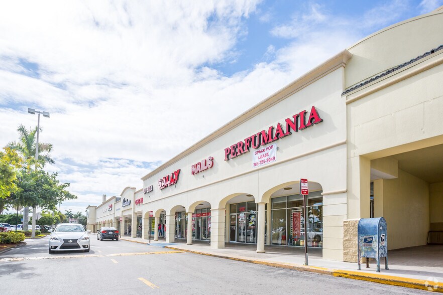 401-599 W 49th St, Hialeah, FL à louer - Photo de l’immeuble – Image 3 sur 7