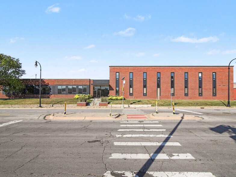2355 W Stadium Blvd, Ann Arbor, MI à vendre - Photo de l’immeuble – Image 2 sur 5