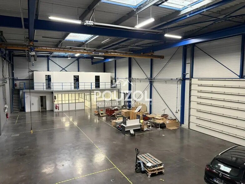 Local d’activités dans Clermont-Ferrand à louer - Photo de l’immeuble – Image 1 sur 14