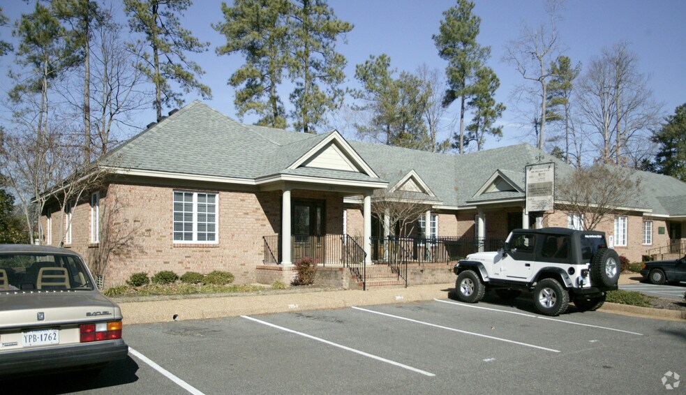 295 McLaws Cir, Williamsburg, VA à vendre - Photo de l’immeuble – Image 2 sur 4