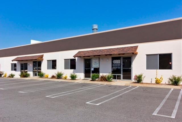 7611 Slater Ave, Huntington Beach, CA à louer Photo de l’immeuble– Image 1 sur 5