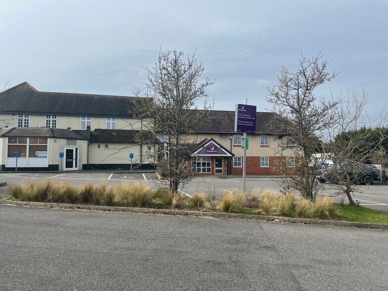 Ickenham Rd, Ruislip à louer - Photo de l’immeuble – Image 2 sur 5