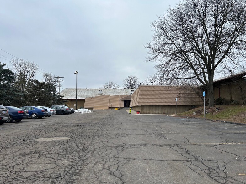 22777 Farmington Rd, Farmington, MI à vendre - Photo de l’immeuble – Image 1 sur 8