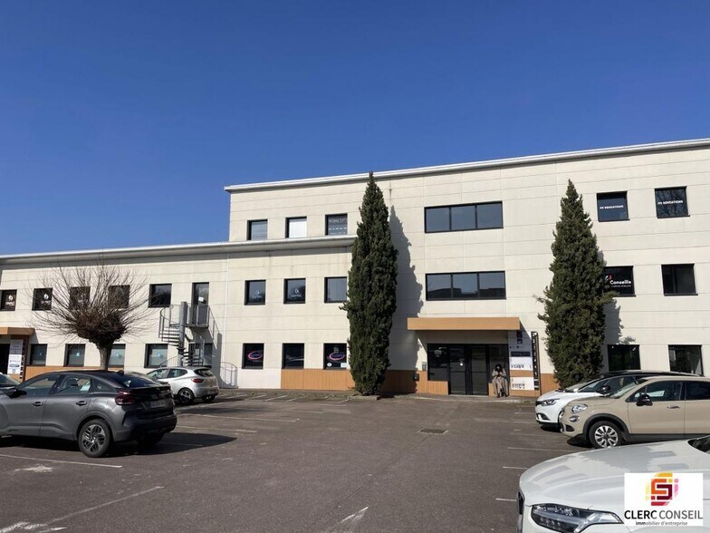 Bureau dans Cléon à louer - Photo de l’immeuble – Image 1 sur 7